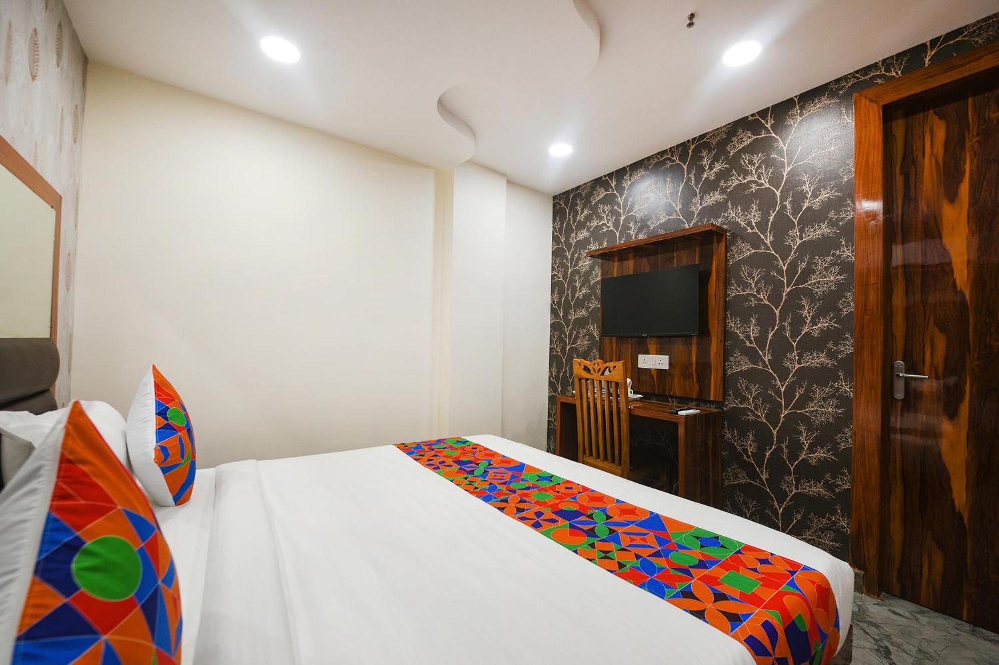 Fabhotel Mona Continental - Nr Laxmi Nagar It Hub Νέο Δελχί Εξωτερικό φωτογραφία